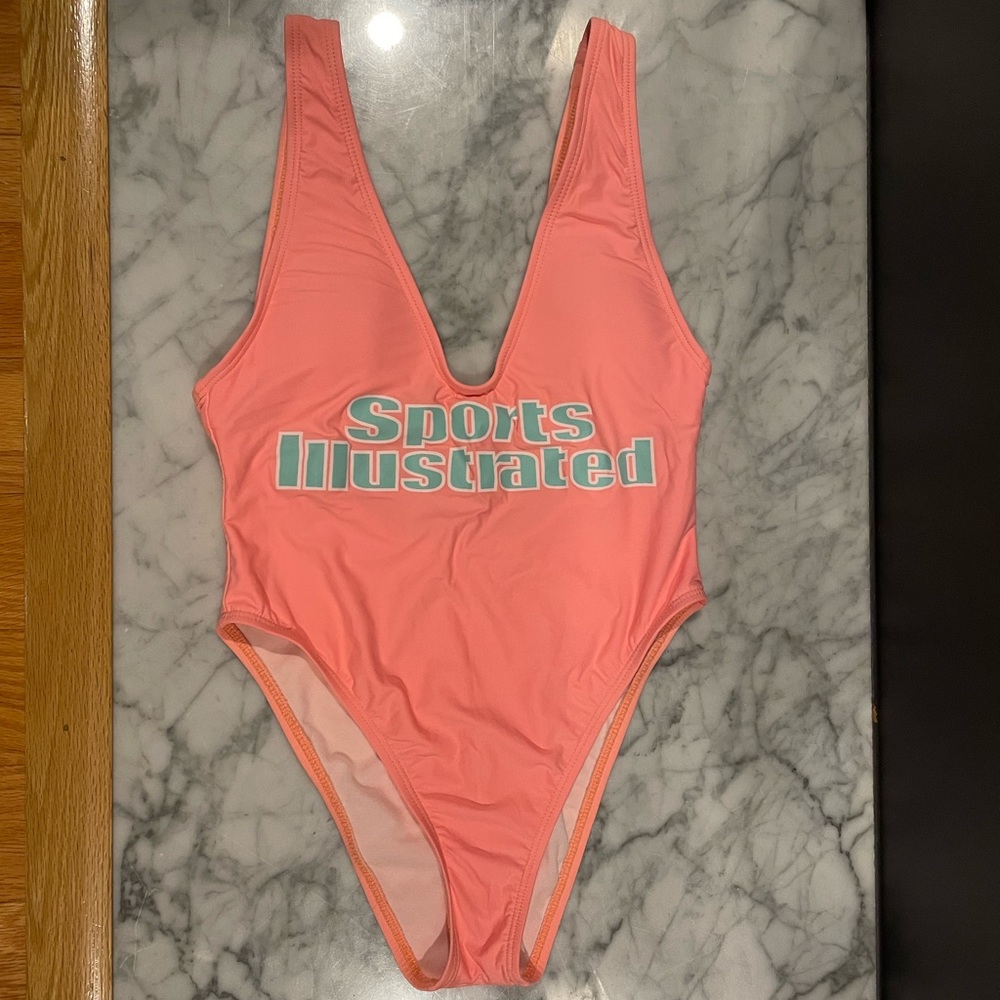 Cheeky Deep V V-neck Peach Sports Illustrated Size 4 Women’s One Piece Swimwear